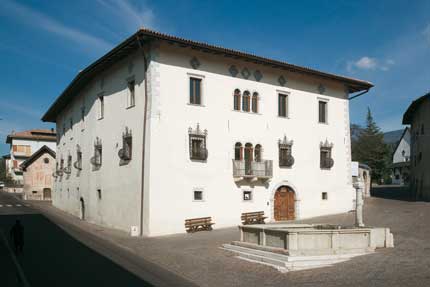 Sanzeno, Casa de Gentili