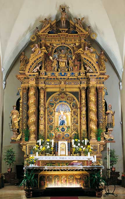 Sarnonico, altare ligneo della Chiesa di San Lorenzo
