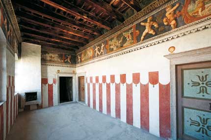 Interni di Castel Cles con affreschi di Marcello Fogolino