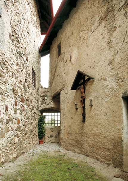 Castel Valer: esterno della cappella