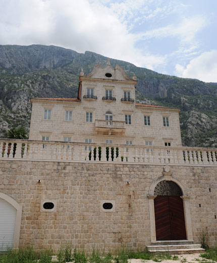 Dobrota, esempi di palazzi capitanei.