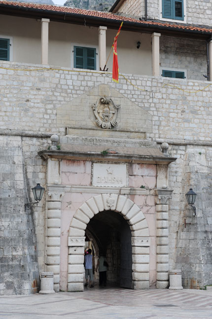 Cattaro, la porta principale, Marina.