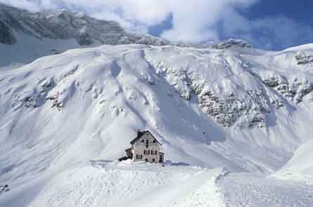 Il rifugio Gilberti e il versante Nord del Monte Canin