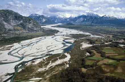 La riserva di Cornino, il fiume Tagliamento e la piana del Campo di Osoppo