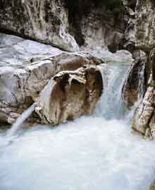 Il torrente Cimoliana lungo il percorso dell'omonima valle.