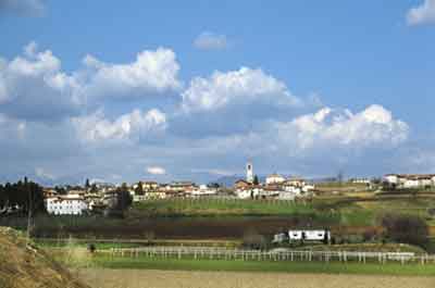 Paesaggio collinare dell'abitato di Treppo Grande