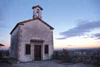 Chiesetta di S. Anna con vista sulle colline