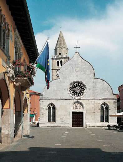 Muggia, la Piazza territorio istro-veneto ultima propaggine sul mare della provincia di Trieste.