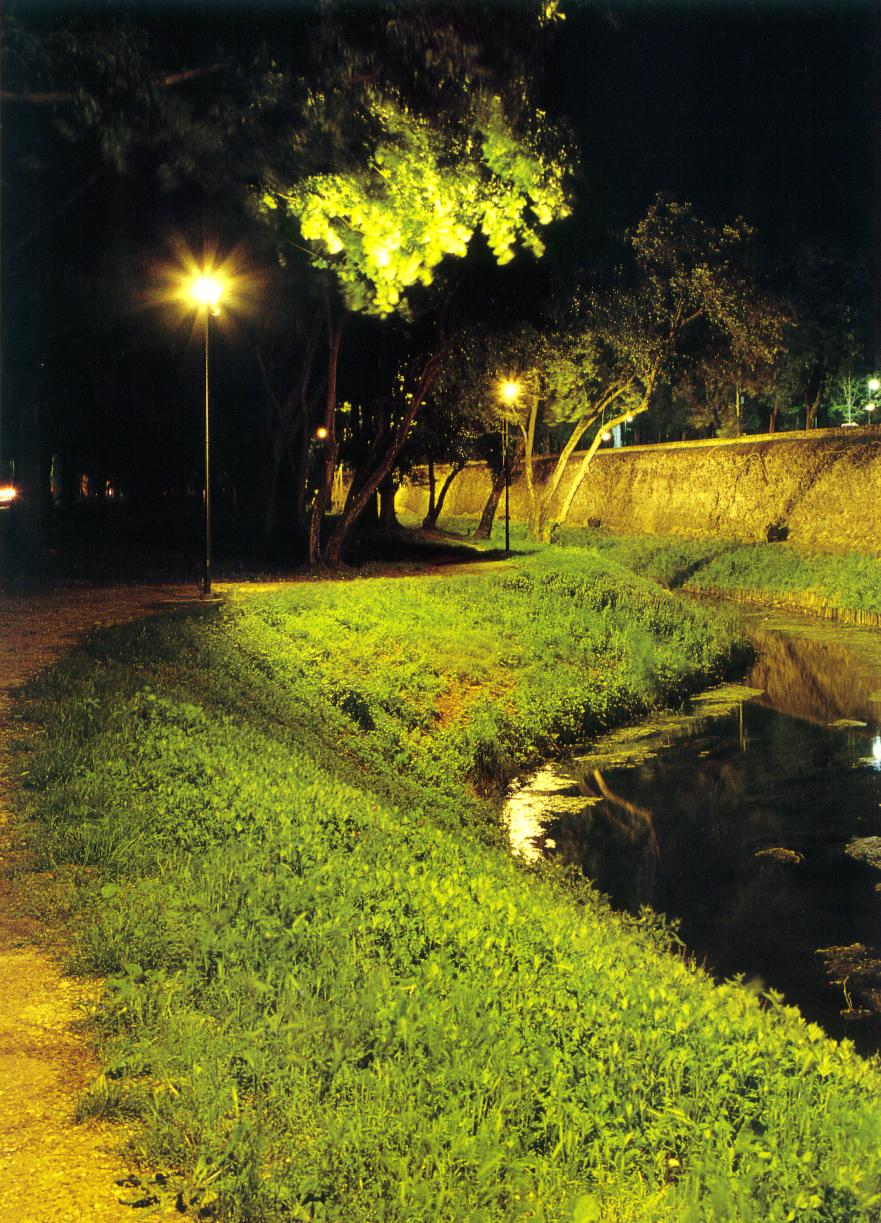 Il torrione di nord-ovest e il tratto settentrionale delle mura (Viale Cairoli)